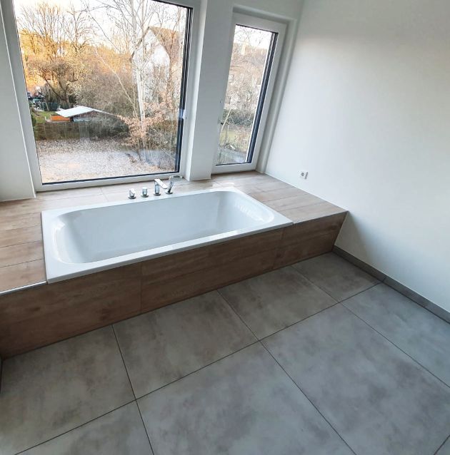 Großformatige Fliesen für Badezimmer