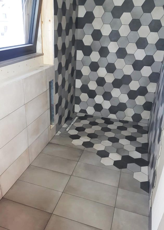 Verschiedene Fliesenformen kombiniert