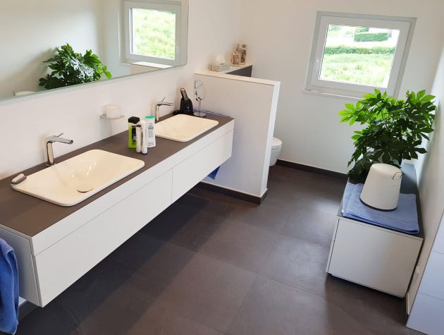 Verlegen von Fliesen für Badzimmer